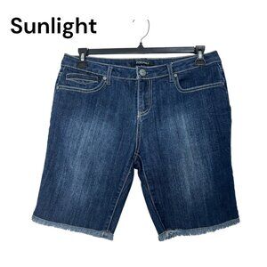Roz & Ali Womens Denim Mid Rise Bermuda jean Shorts Size 8 Frayed Hem Blue Wash